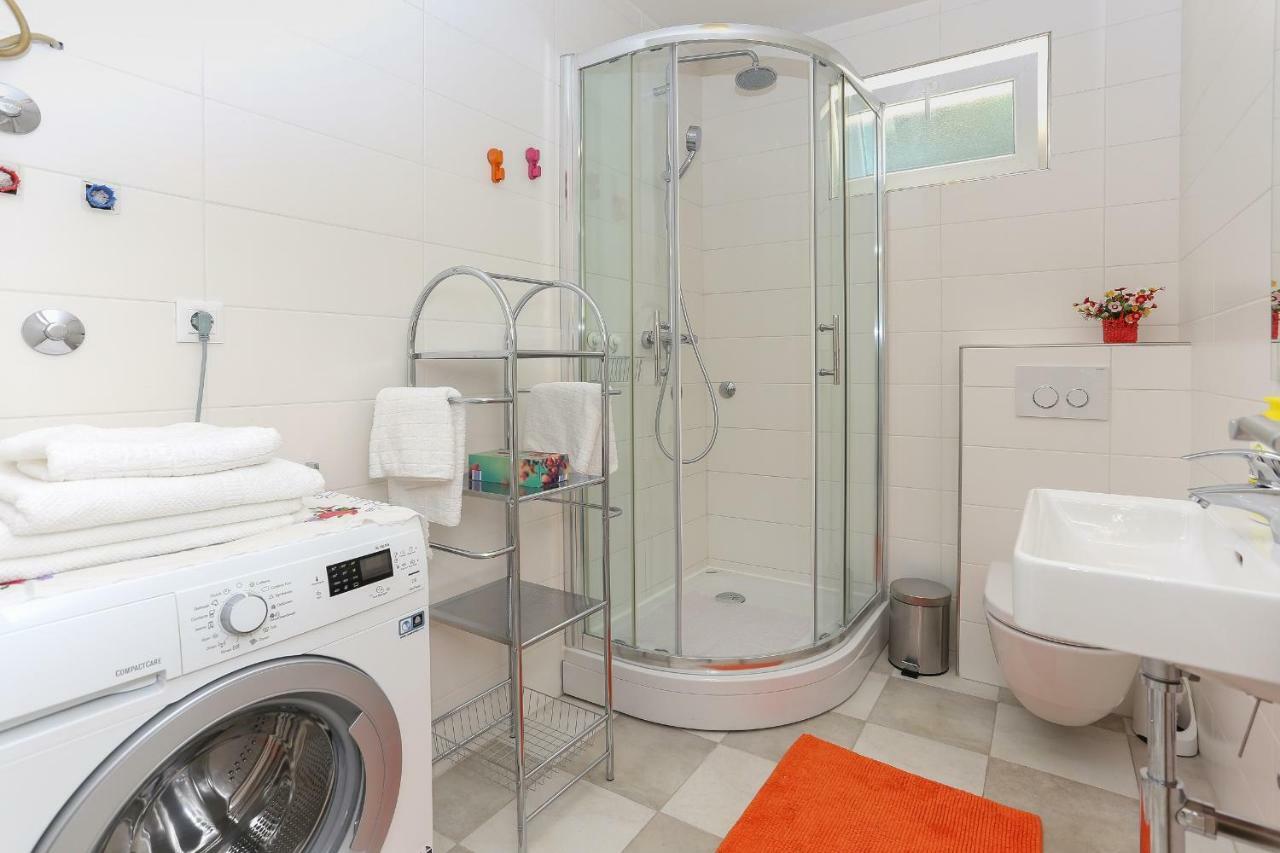 Secret Garden Barada Beach Apartment Trogir Bagian luar foto