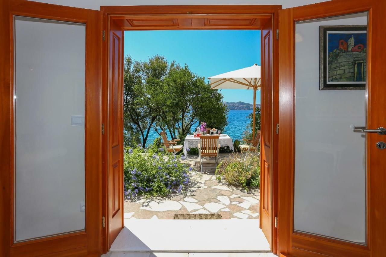 Secret Garden Barada Beach Apartment Trogir Bagian luar foto