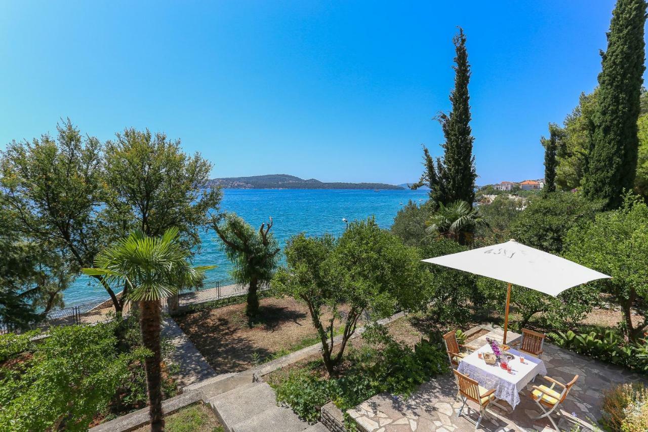 Secret Garden Barada Beach Apartment Trogir Bagian luar foto